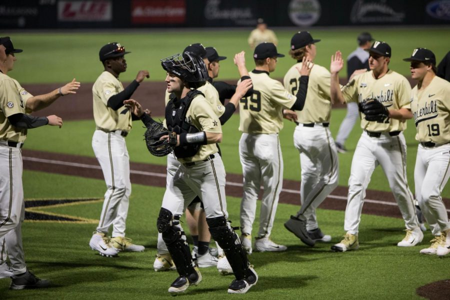 Commodores+out-pitch+Florida%2C+win+the+first+leg+5-0