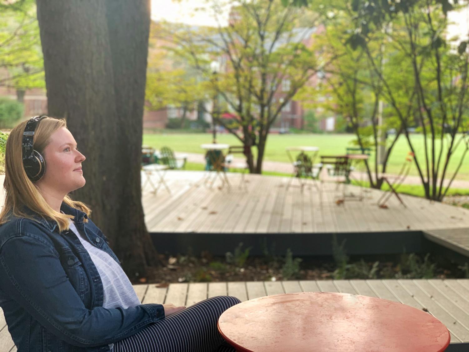 Like many students, first-year Alexa White enjoys listening to music. However, listening to songs repeatedly can result in earworms. (Photo courtesy Fiona Wu)