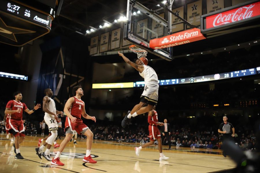 Saben Lee throws down a dunk off a feed from Jordan Wright midway through the first half of Vanderbilts loss to Alabama.
