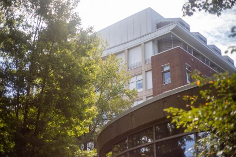 As Vanderbilt prepares for both online and in-person classes in the fall, the voices of many faculty, from tenured professors in Stevenson to grad instructors in Wilson, have been sidelined. (Hustler Multimedia / Emily Gonçalves)