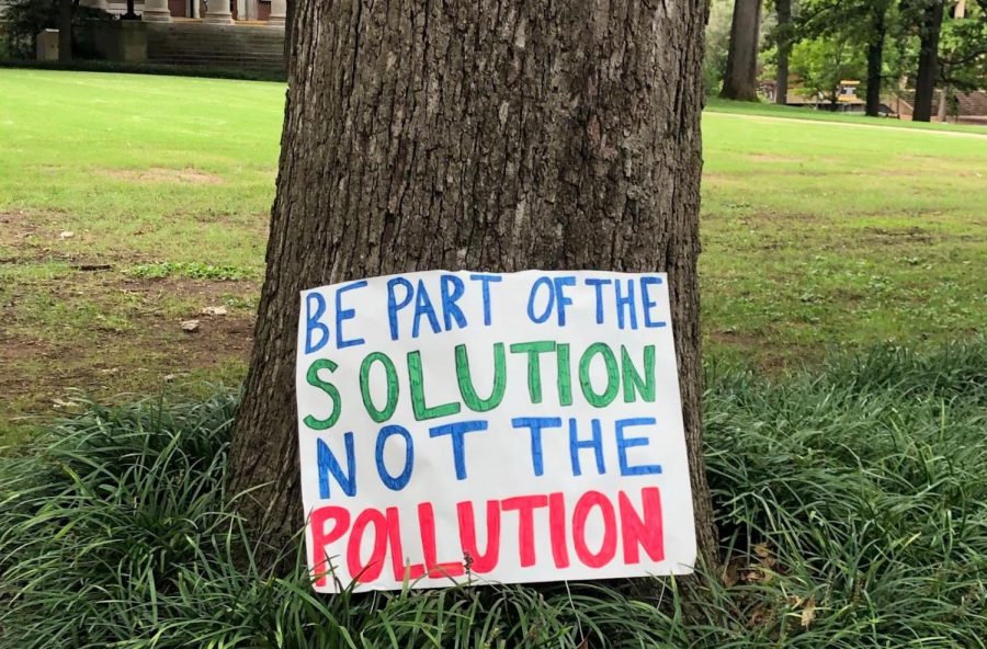 Vanderbilt students divestment campaign hosts a poster demonstration for the annual Global Climate Strike. (Hustler Staff/Matt Mangano)
