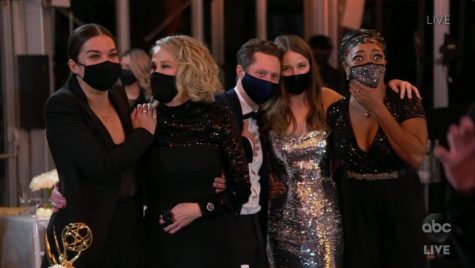 The cast of Schitts Creek pictured with masks at the Emmy Awards (ABC)