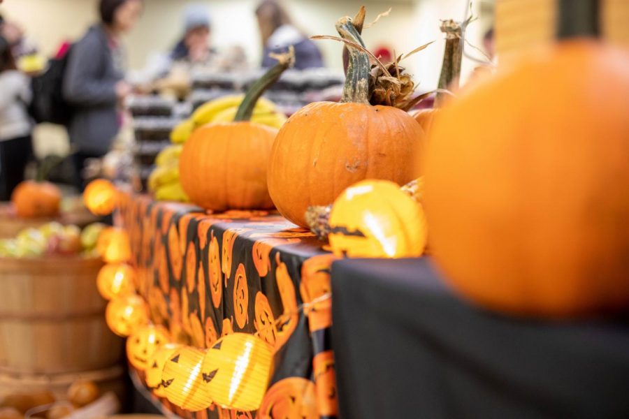 Vandy Campus Dining hosts a Farmers Market in Rand to celebrate Halloween 2019 (Hustler Multimedia/Emily Gonçalves)