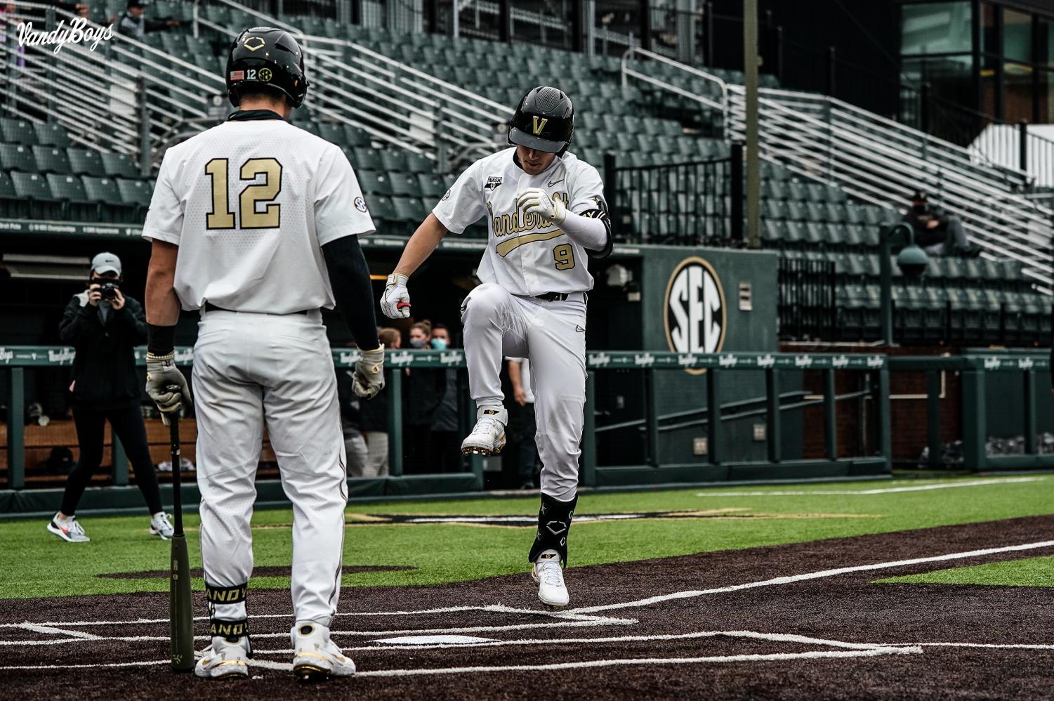 Vanderbilt rebounds from loss, defeats Georgia State 5-4 - The Vanderbilt  Hustler