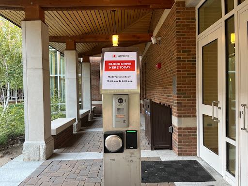 A sign outside of the Kissam Center advertising the Homecoming Blood Drive, as photographed on Oct. 21, 2021. (Hustler Staff/Mae Monette)