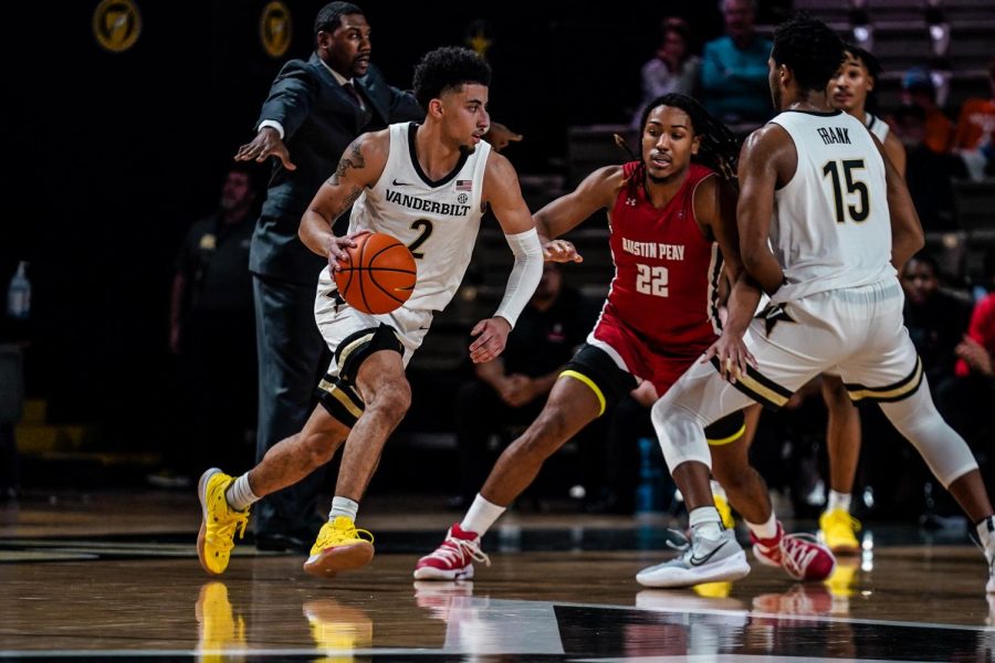 Scotty Pippen Jr. dribbles around a screen in Vanderbilts win over Austin Peay on Dec. 18, 2021.