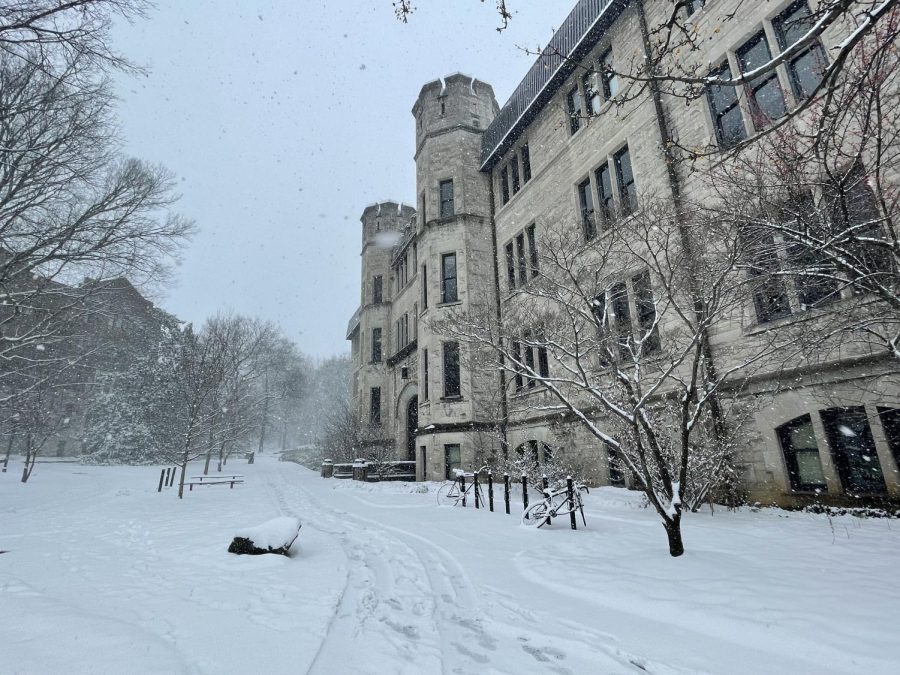 Snow+seen+accumulating+on+Vanderbilt%E2%80%99s+main+campus+on+Jan.+6%2C+2022