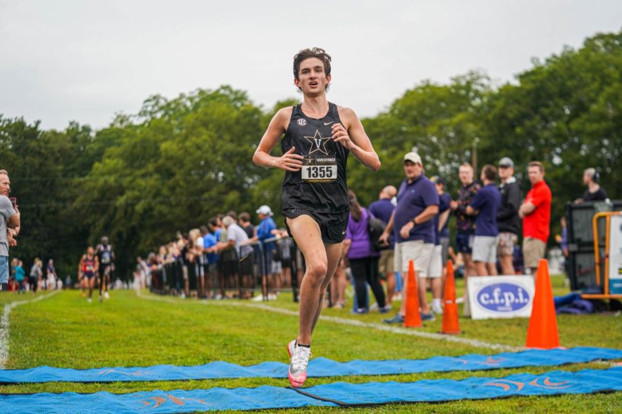 Matthew Estopinal approaches the finish line in a fall cross-country race. (Vanderbilt Athletics)