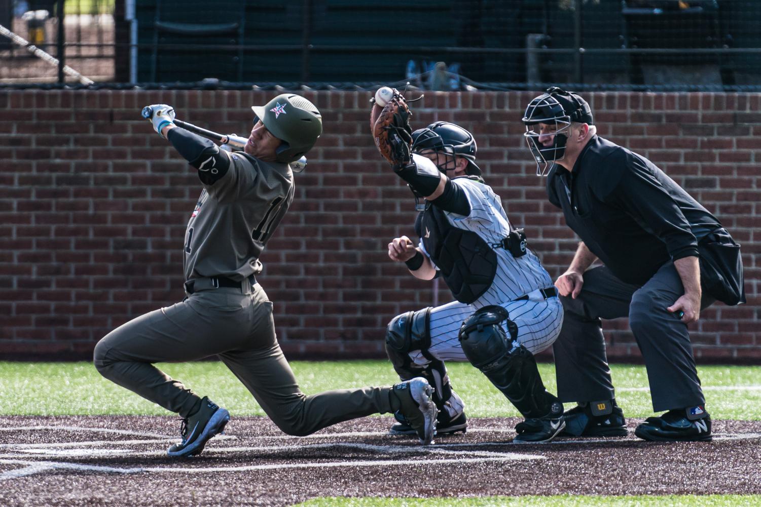 VandyBoys regain their momentum, beat Alabama 9-6 in series-opener – The  Vanderbilt Hustler