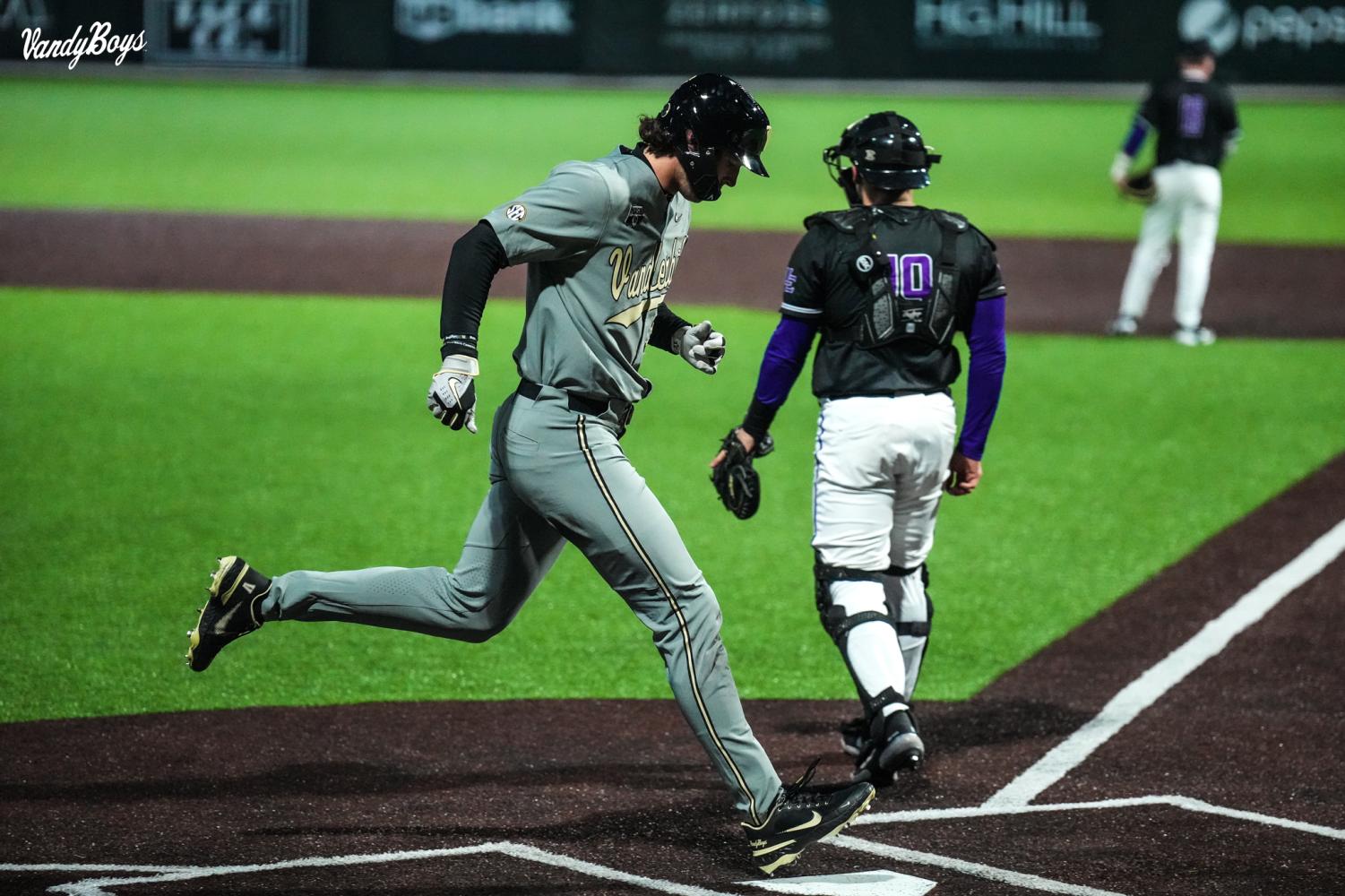 Bats come alive as Vanderbilt sweeps Ole Miss in SEC opening series - The  Vanderbilt Hustler