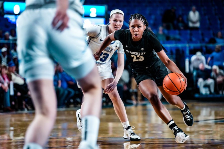 Iyana Moore drives to the basket in Round 3 of the WNIT against Middle Tennessee on March 24, 2022. (Vanderbilt Athletics)