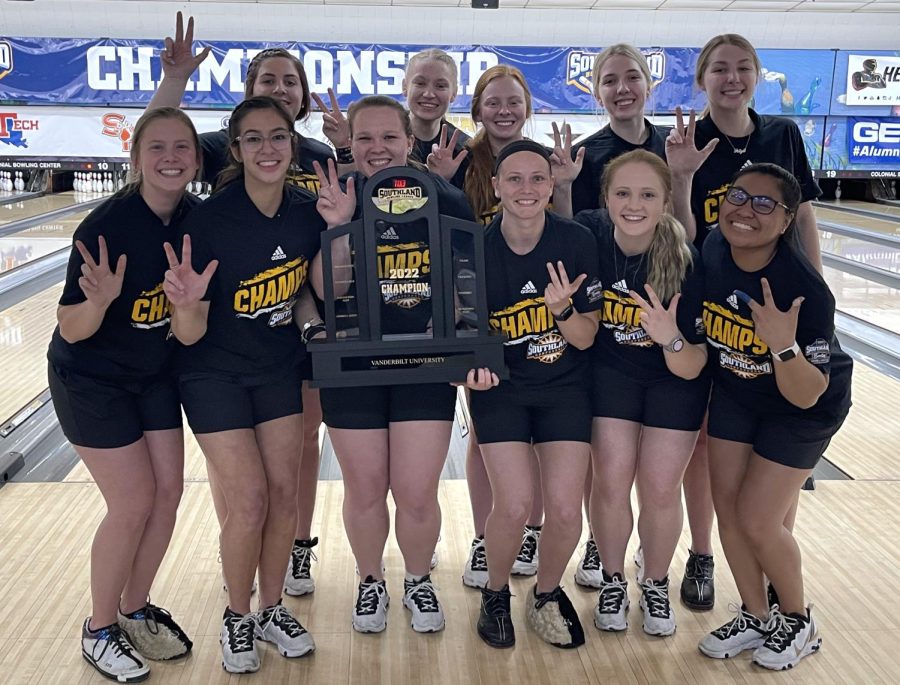 Vanderbilt bowling poses with the Southland Bowling Championship trophy on March 27, 2022.
