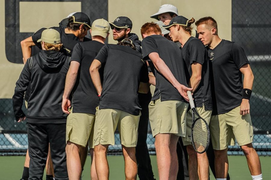 The+Commodores+huddle+up+during+their+match+against+the+No.+1+Florida+Gators+on+April+3%2C+2022.+%28Vanderbilt+Athletics%29