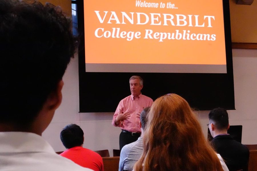 Secretary of State Tre Hargett speaking to Vanderbilt College Republican members. (Hustler Staff/Jaylan Sims)