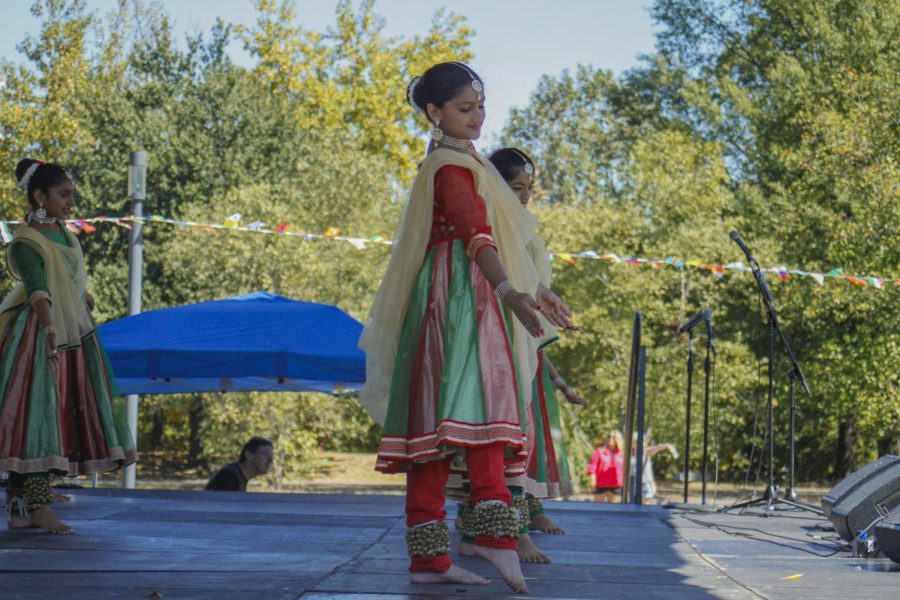 A girl performs with the Upasana Performing Arts Center, photographed on Oct. 1, 2022. (Hustler Multimedia/Chloe Postlewaite)