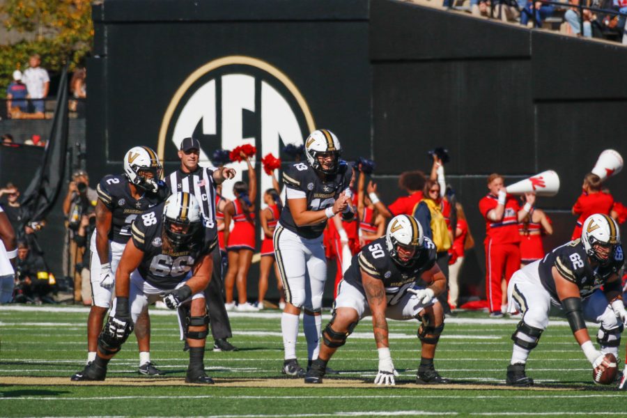 AJ Swann and the offensive line, as photographed on Oct. 8, 2022. (Hustler Multimedia/Barrie Barto)