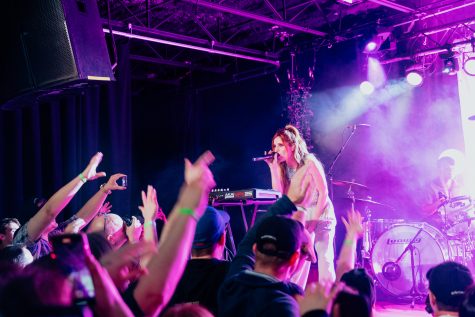 Sydney Sierota of Echosmith delights the crowd during “Over My Head” at The Basement East, as captured on Oct. 13, 2022. (Hustler Multimedia/Arianna Santiago)