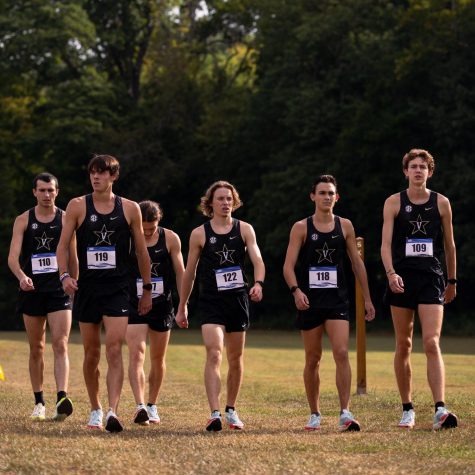 Vanderbilts mens cross country team before competing on Friday. (Vanderbilt Athletics)