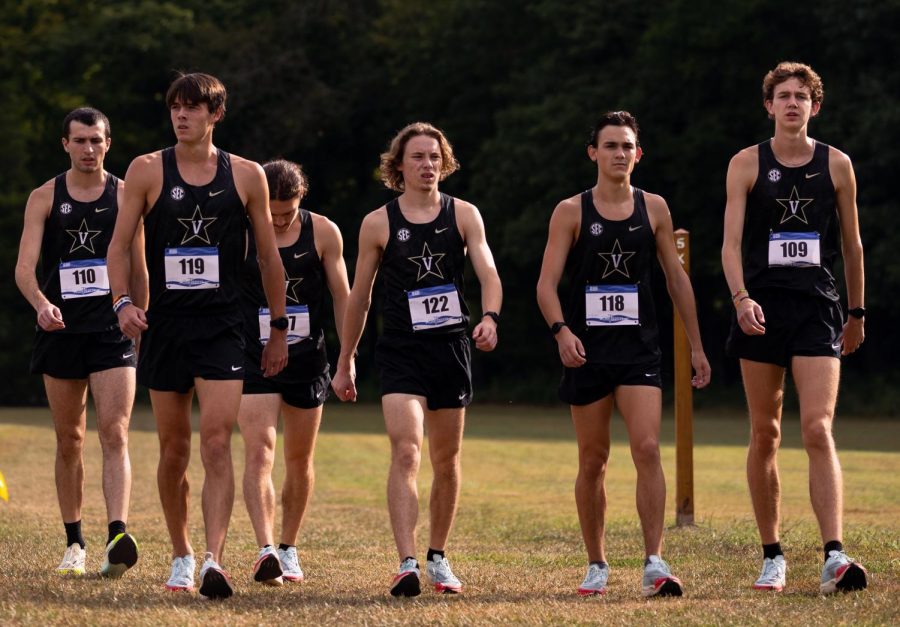 Vanderbilts mens cross country team before competing on Friday. (Vanderbilt Athletics)
