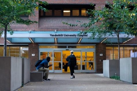 Entrance to Vanderbilt Hospital with people entering, captured on Nov. 8, 2022. (Hustler Multimedia/Laura Vaughan)