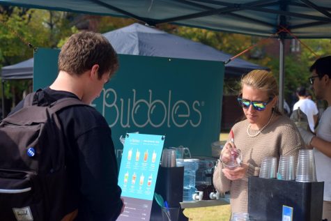 Vendors from Eat Bubbles preparing drinks for students at the Nashville MakHERS Market on Alumni Lawn, as photographed on Oct. 28, 2022. (Hustler Multimedia/Narenkumar Thirmiya)