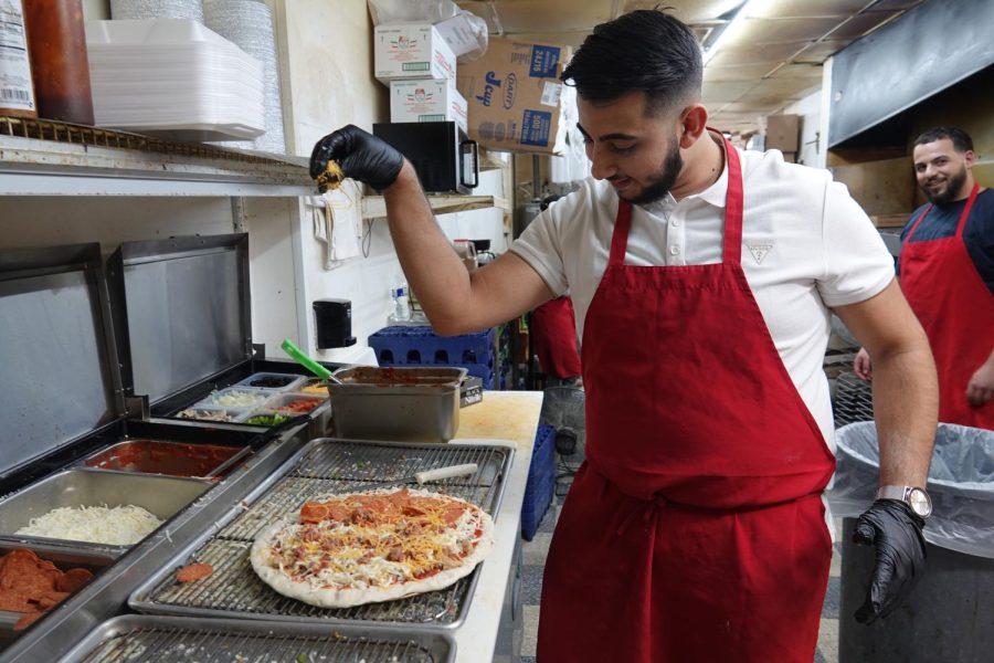 Jaafar Hantouli prepares a pizza at Roma Pizza & Pasta, as photographed on Oct. 26, 2022. (Hustler Multimedia/Keng Teghen)