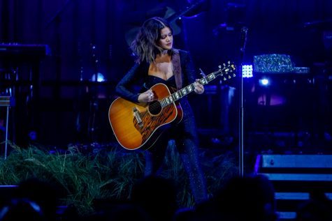 Maren Morris rocks out on stage, as photographed on Dec. 2, 2022. (Hustler Multimedia/Barrie Barto)