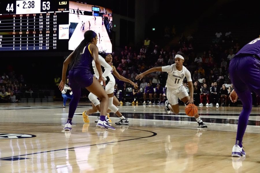 Ciaja Harbison drives the ball against LSU, as photographed on Thursday, Feb. 23, 2023.