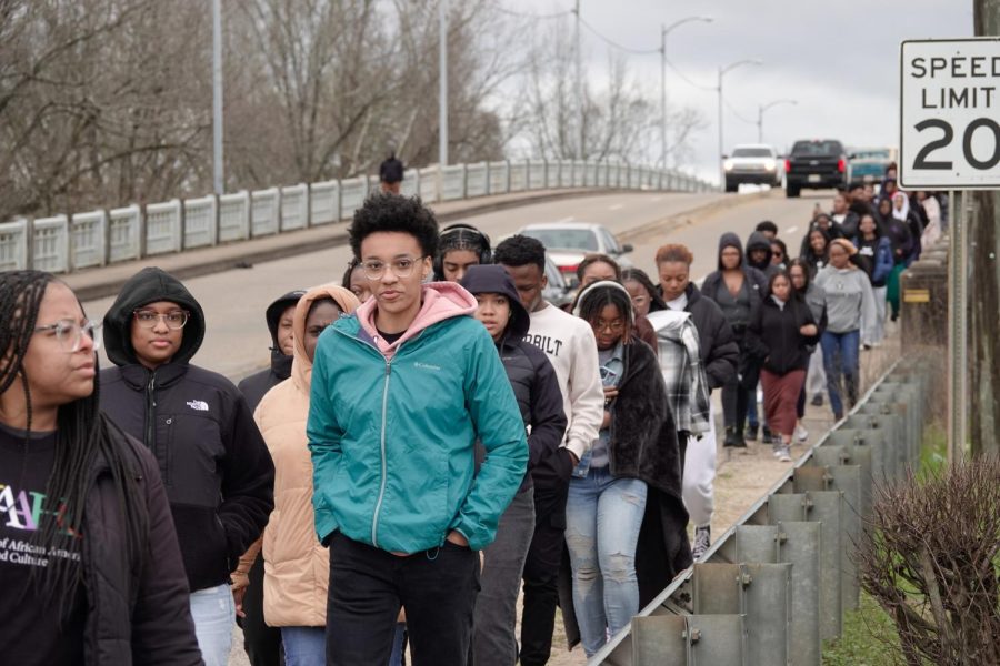 Students+and+Vanderbilt+staff+crossing+the+Edmund+Pettus+Bridge+in+Selma%2C+Alabama%2C+photographed+Feb.+12%2C+2023.+%28Hustler+Multimedia%2FSean+Onamade%29