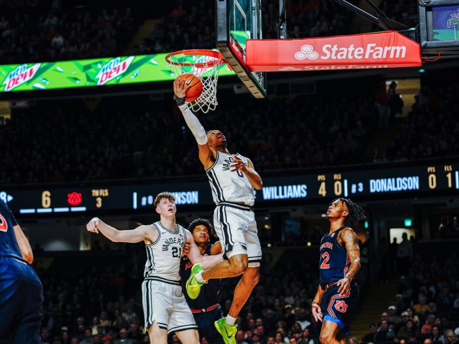 Tyrin Lawrence goes up for a basket, as photographed on Feb. 18, 2023. (Hustler Multimedia/Ophelia Lu)