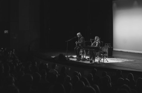 Sheryl Crow, accompanied by Tim Smith, performs at Langford Auditorium, as captured on Feb. 15, 2023. (Hustler Multimedia/Miguel Beristain)