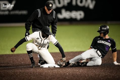 RJ Austin tagging out a runner at second base on March 28, 2023 (Vanderbilt Athletics).