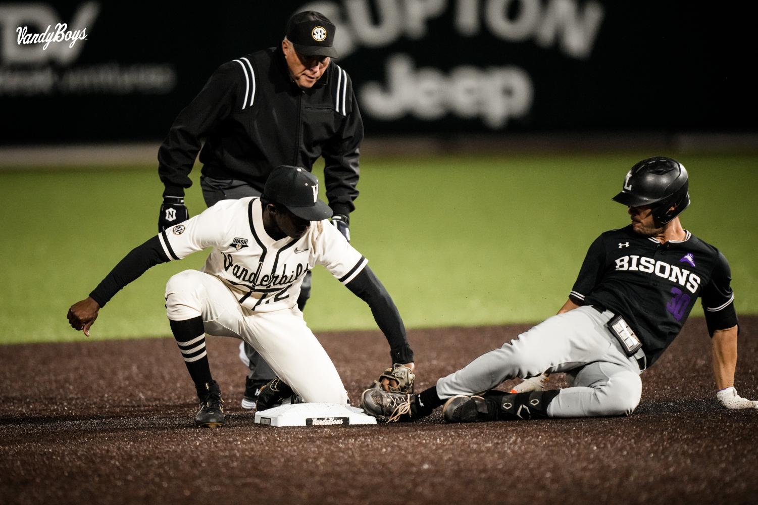 Bats come alive as Vanderbilt sweeps Ole Miss in SEC opening series - The  Vanderbilt Hustler