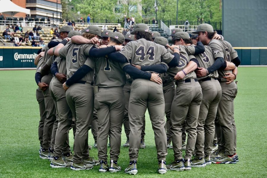 Vanderbilt baseball huddles before game three in the series against South Carolina, as photographed on April 16, 2023 (Hustler Multimedia/Lindsey Jorda).