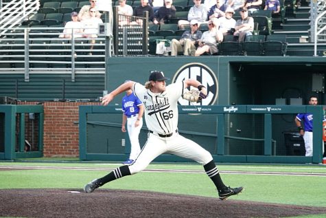 Thomas Schultz pitching for Vanderbilt against Indiana State, as photographed on April 18, 2023 (Hustler Multimedia/Chloe Kim)