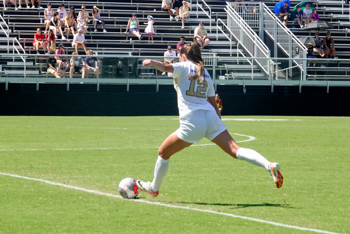 Hannah McLaughlin passes down the field, as photographed on Sept. 3, 2023. (Vanderbilt Hustler/Sofia Healy)