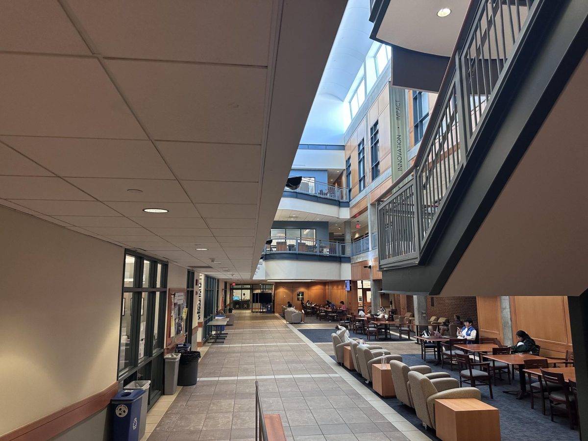 Featheringill/Jacobs Hall’s main lounge as seen from the entrance, as captured on Sept. 19, 2023. (Hustler Multimedia/Corey Lochan)

