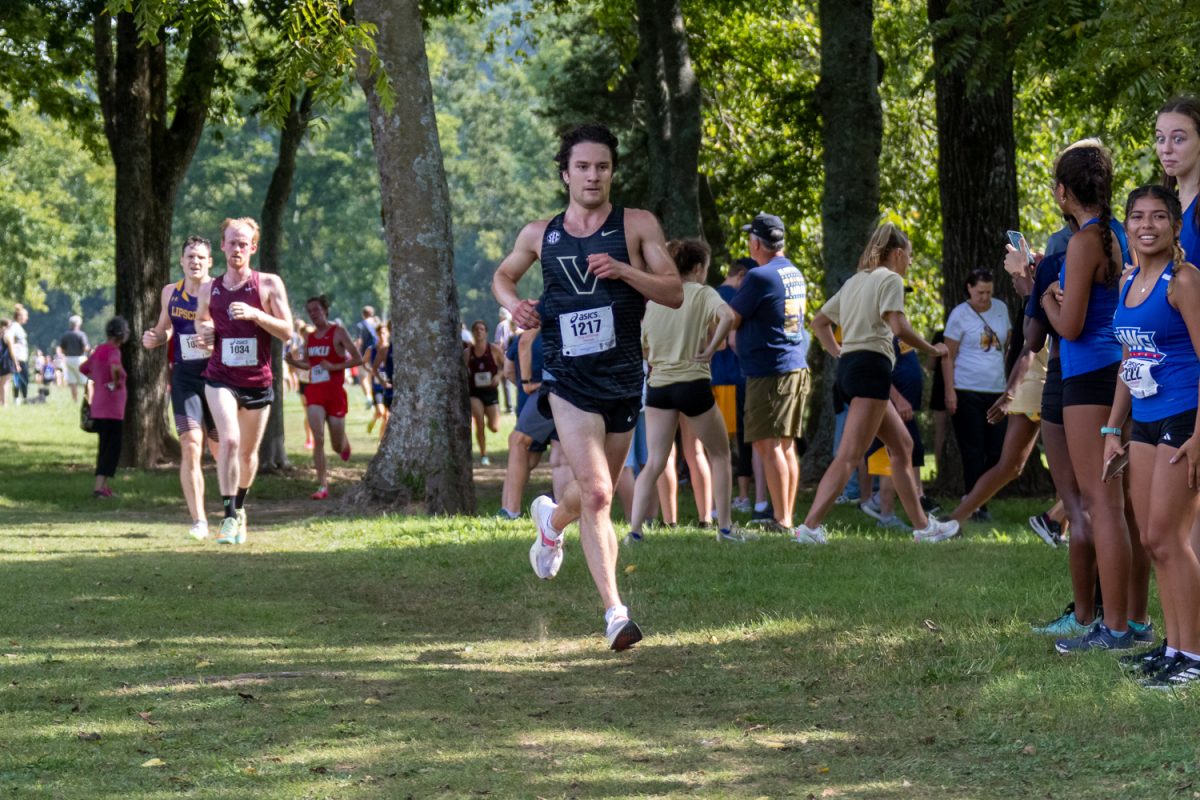 A Vanderbilt runner chases the pack in the 5k, as photographed on Sept. 1, 2023. (Hustler Multimedia/Barrie Barto)