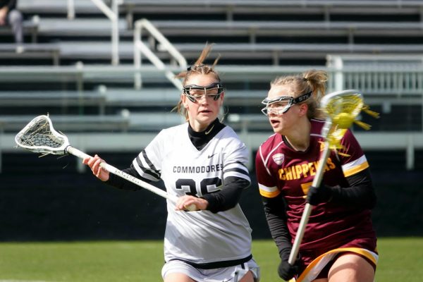 Molly Finlay hunts down the Chippewas to regain possession, as photographed on Feb. 17, 2024. (Hustler Multimedia/Anseley Philippe)