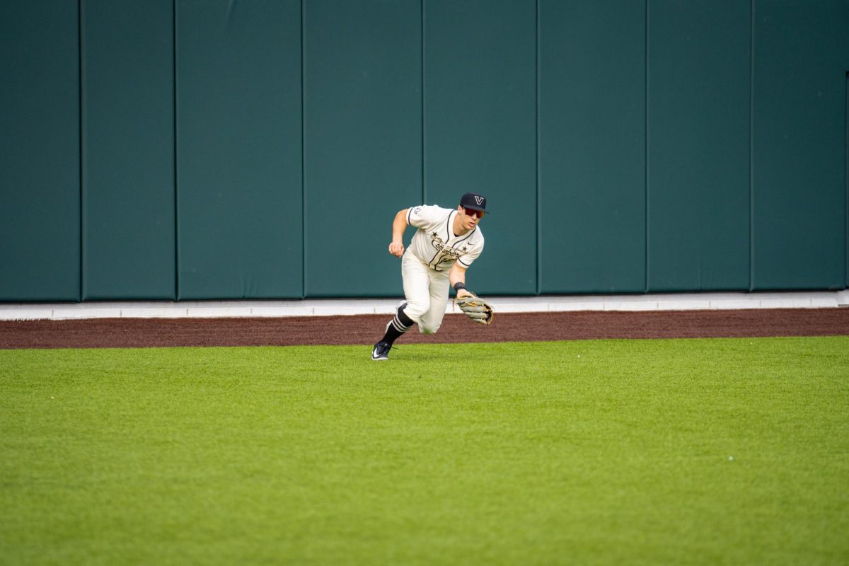 Jack Bulger catches a ball from the outfield, as photographed on Feb. 16, 2024. (Hustler Multimedia/Vince Lin)