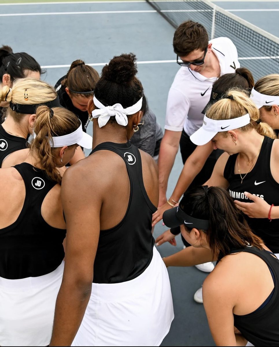 The Vanderbilt Womens Tennis team huddles before a match. (Vanderbilt Athletics)