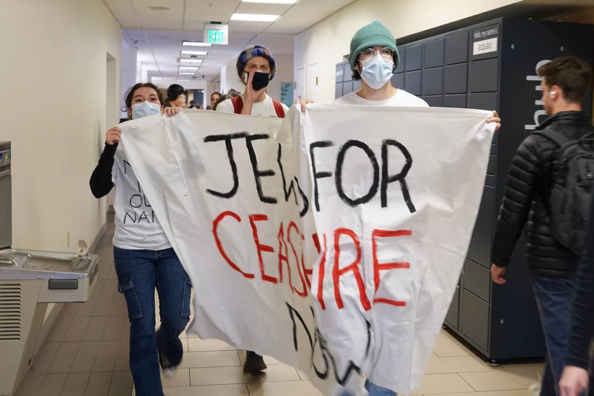 Vanderbilt Jews for Ceasefire demonstrators march through Rand Dining Hall, as photographed on Nov. 14, 2023. (Hustler Multimedia/Katherine Oung)