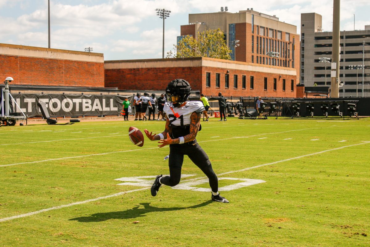 Vanderbilt's Dontae Carter reaches for the ball, as photographed on August 20, 2024. (Hustler Multimedia/Barrie Barto)