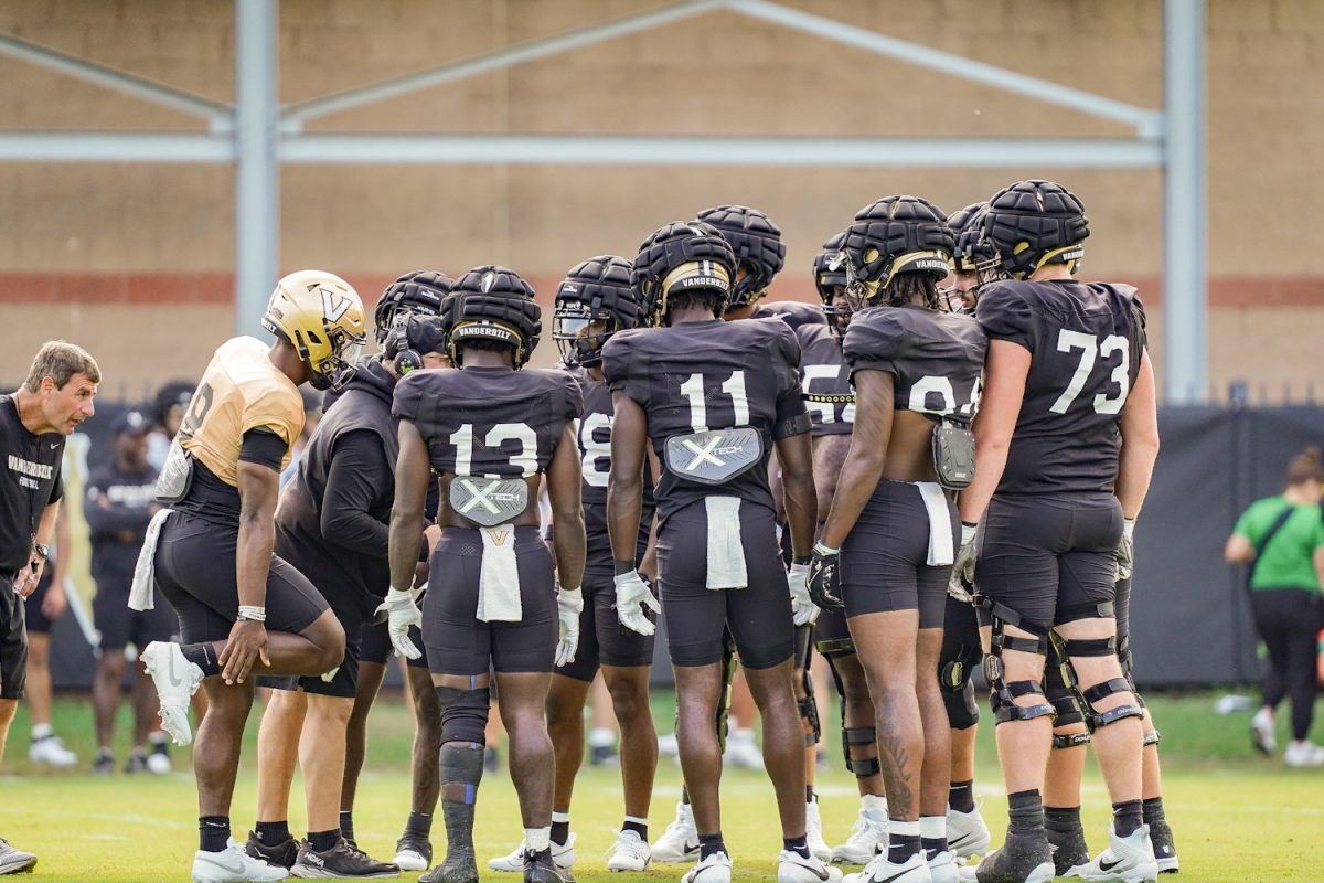 Players huddled before running a play, as captured on Aug. 22, 2024. (Hustler Multimedia/Miguel Beristain)