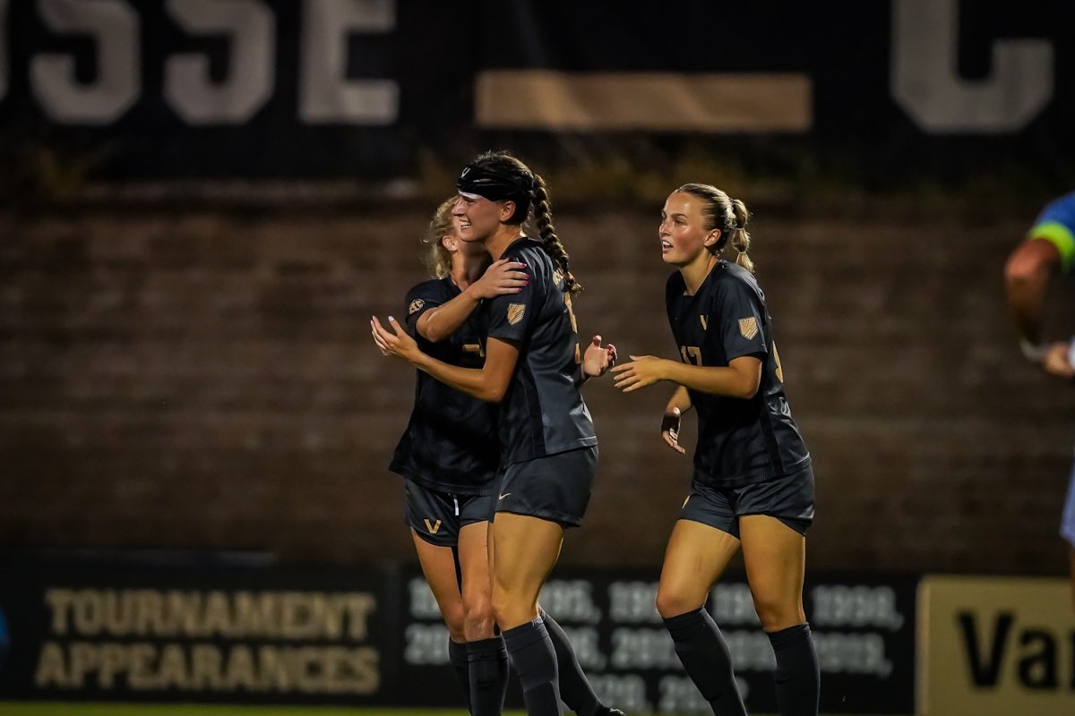 Caroline Betts (center) celebrates a goal against Columbia, as photographed on Aug. 30, 2024. (Hustler Multimedia/Miguel Beristain)