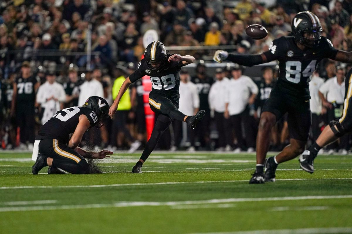 Brock Taylor connects on a field goal, as photographed on Oct. 19, 2024. (Hustler Multimedia/Alondra Moya)