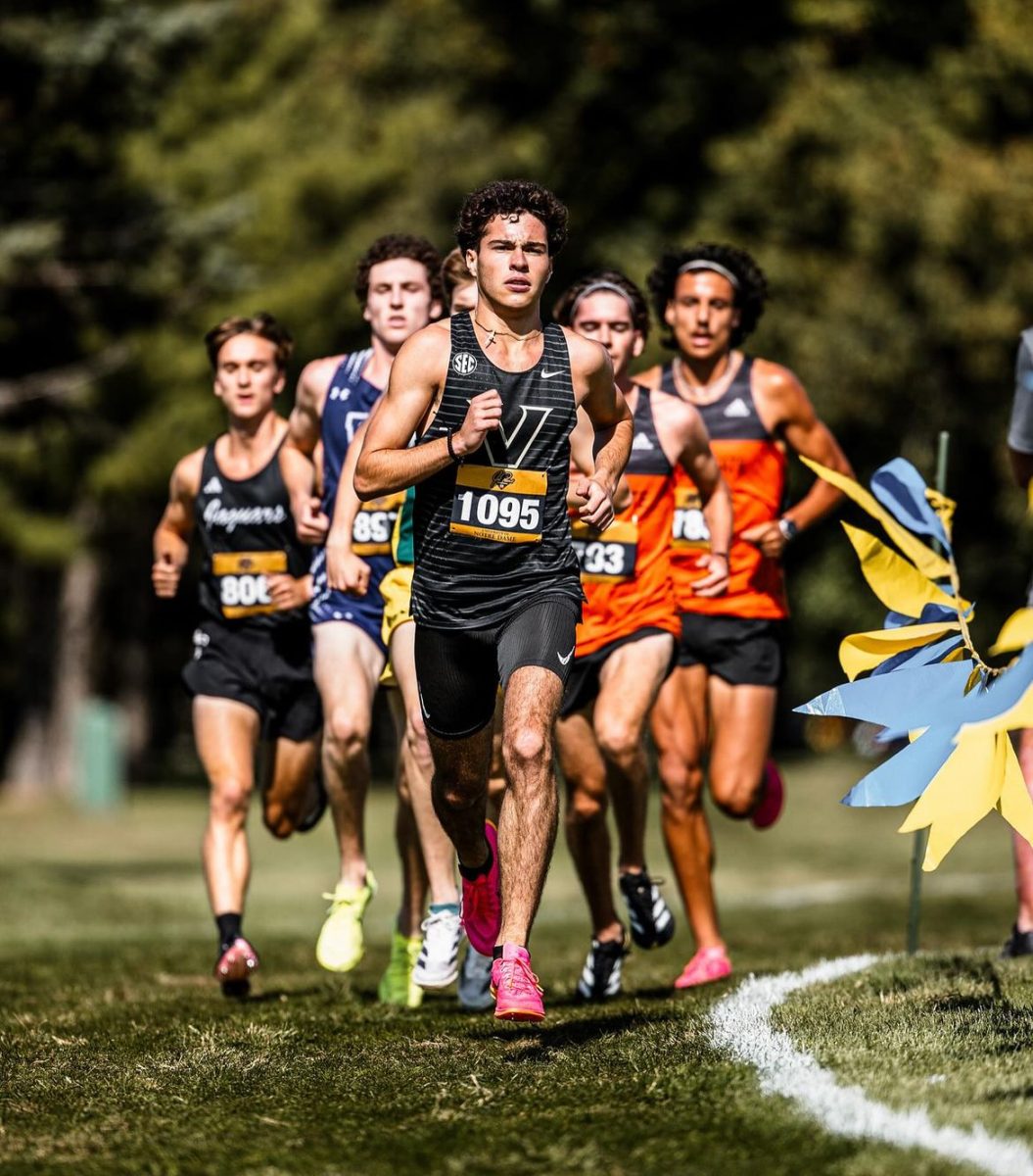 Vanderbilt freshman Jackson Scruggs leads the pack at the Joe Piane Invitational. (Vanderbilt Athletics)