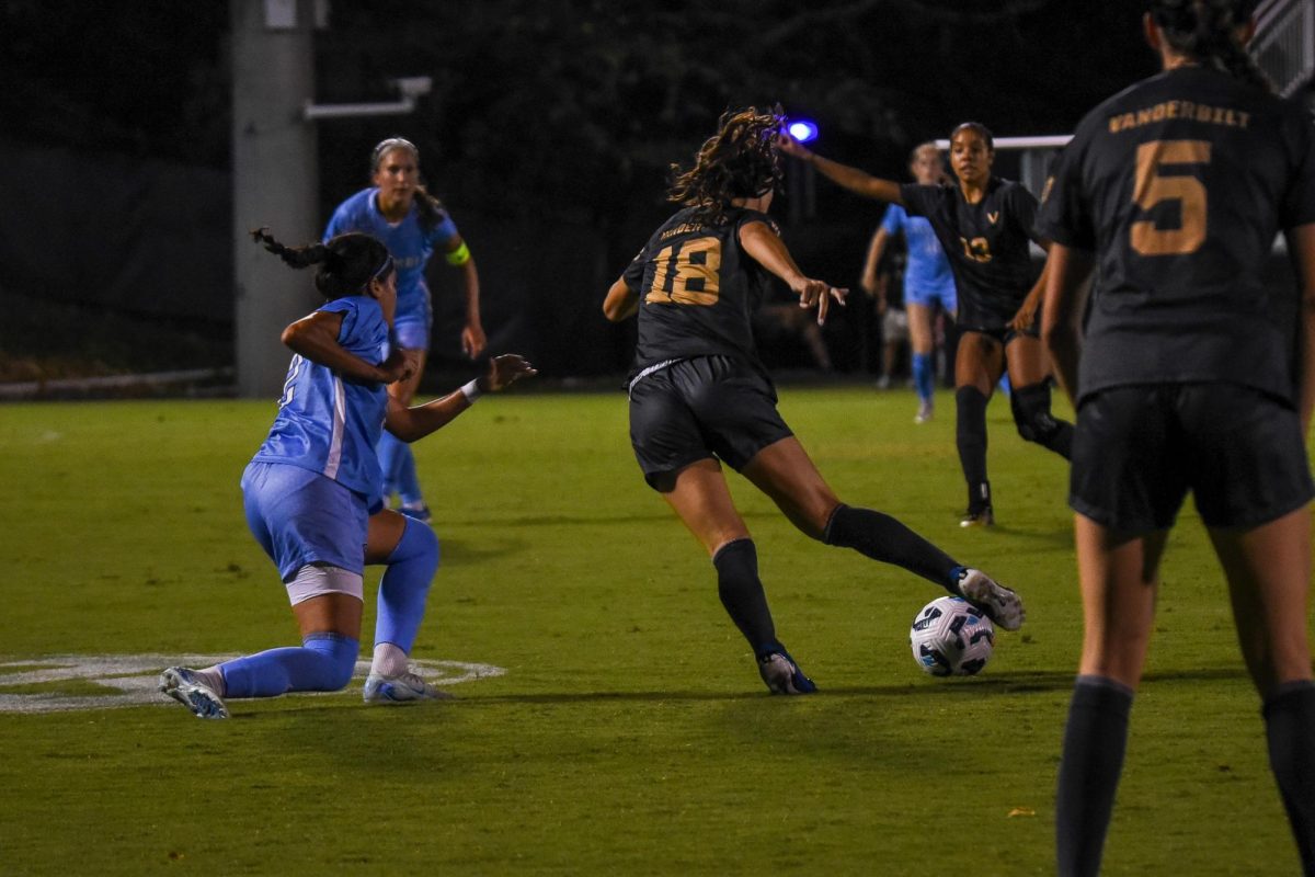 Mia Gonzalez dribbles the ball around a defender, as photographed on Aug. 30, 2024. (Hustler Multimedia/Alondra Moya)