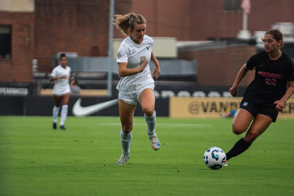 Addie Porter dribbles past Georgia, as photographed on Sept 22, 2024. (Hustler Multimedia/Vince Lin)
