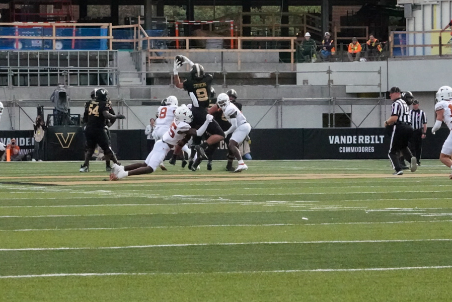 Eli Stowers leaps for a catch against Texas, as photographed on Oct. 26, 2024. (Hustler Multimedia/Jackson Blunt)